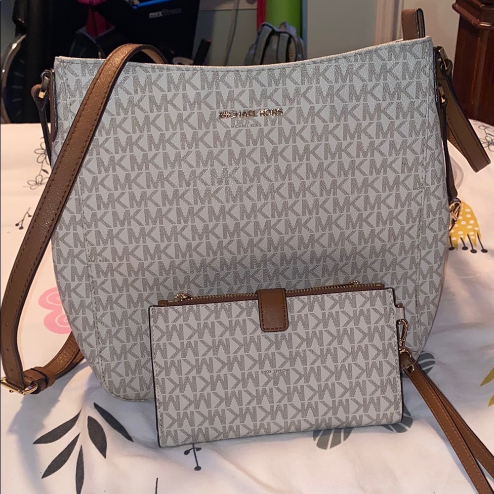 Michael Kors Cream and Brown Shoulder Bag